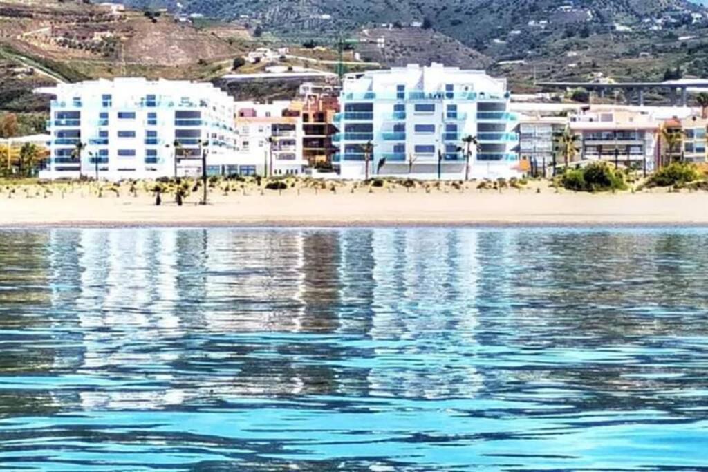 Amazing Duna Beach Seafront Apartament Торрокс-Коста Экстерьер фото
