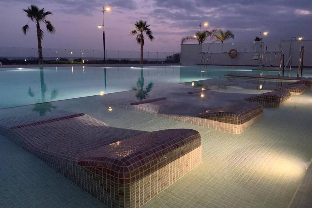 Amazing Duna Beach Seafront Apartament Торрокс-Коста Экстерьер фото